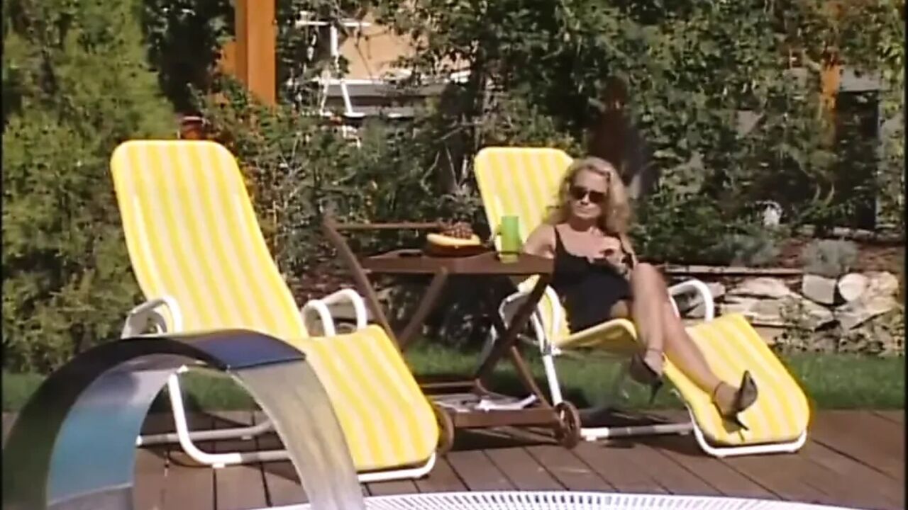 Hairy pussy fucking anal penetrated in the garden