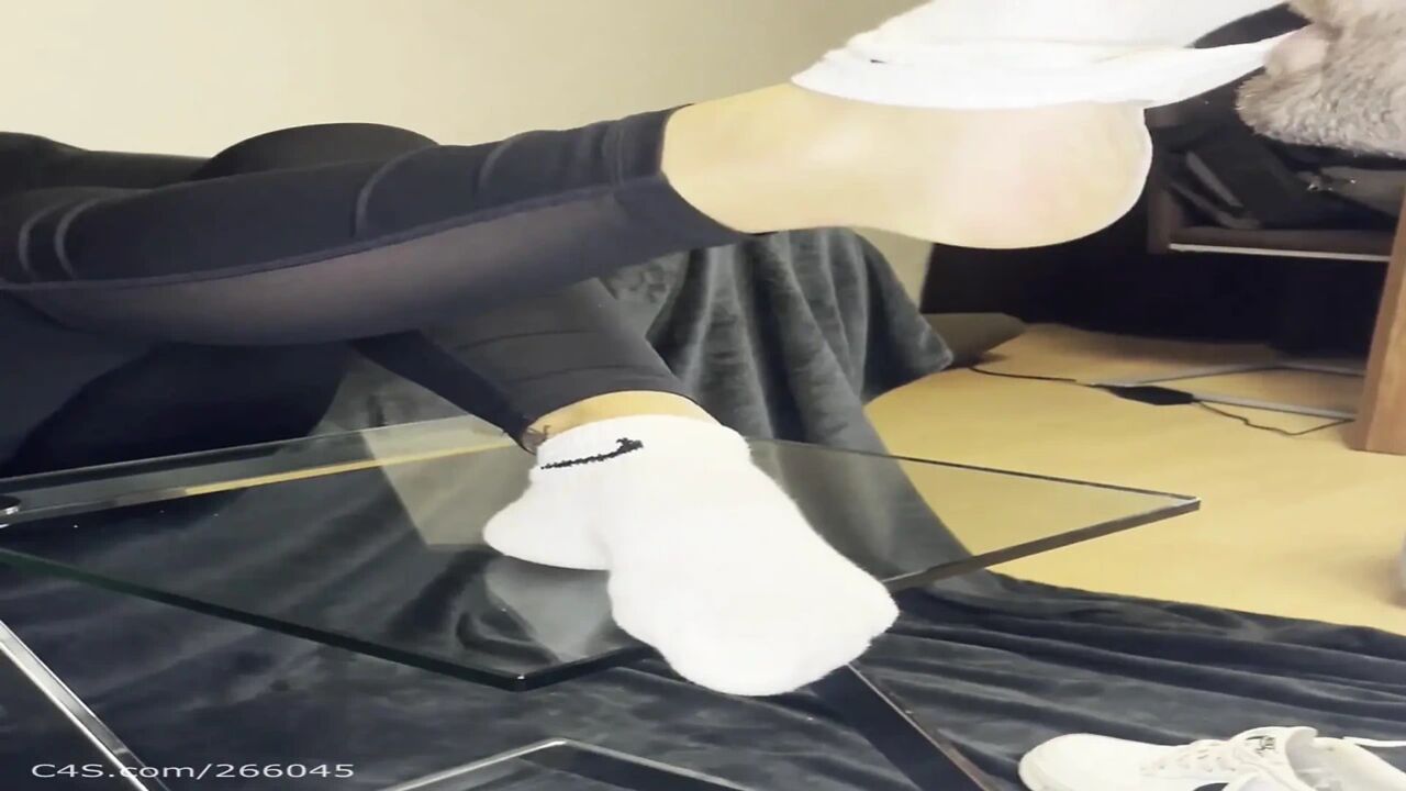Sweaty Feet Sniffing - Valeria Night (Front View)