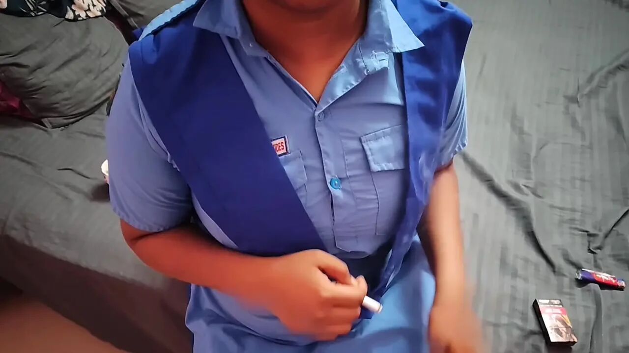 18+ Indian girlfriend seduced her boyfriend while smoking and licked his balls