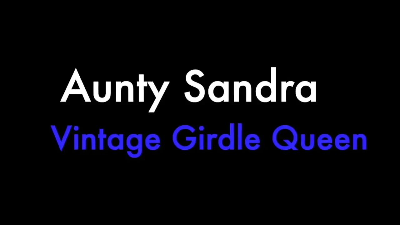 Vgq37 Aunty Sandra and Her Glass Dildo