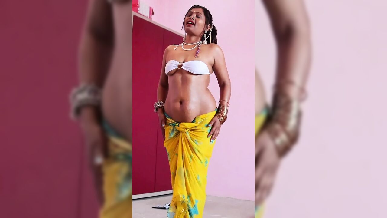I was cleaning the house, I was on the boss and my back was hurting a lot, my boss give me relief, Full Hindi Viral Video