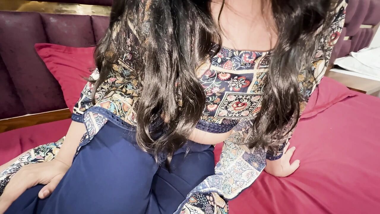 Chacha Ki Ladki Ke Sath Anal Kiya Jab Ghar per Koi Nhi Tha