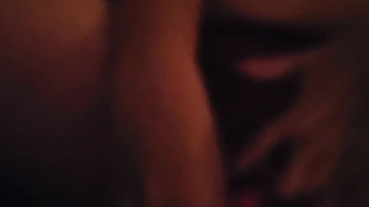 Milf playing to hard orgasme