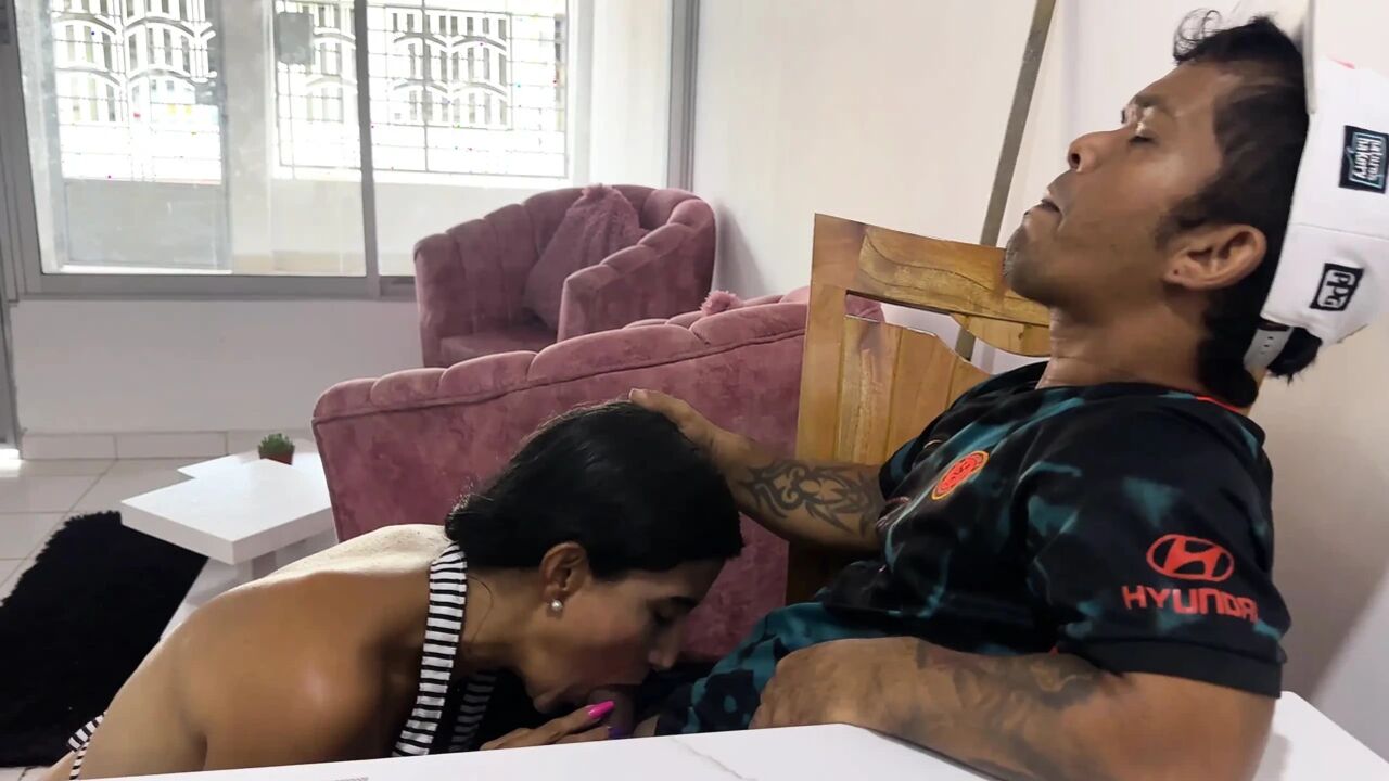 Dick Midget Destroys Big Ass MILF and Fills Her with Milk Until She Squirts