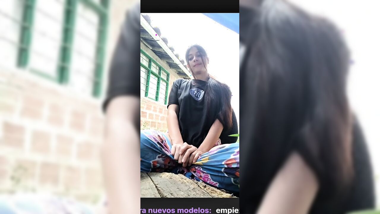 Sexy Girl Streams and Touches Herself for Fans