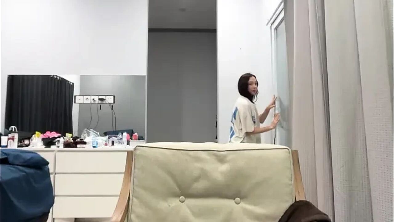I SHOW MY BOOBS ON THE STREAM