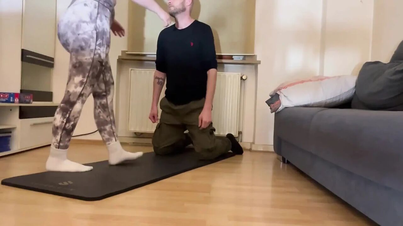 Headscissors Domination - Trapped Between My Thighs
