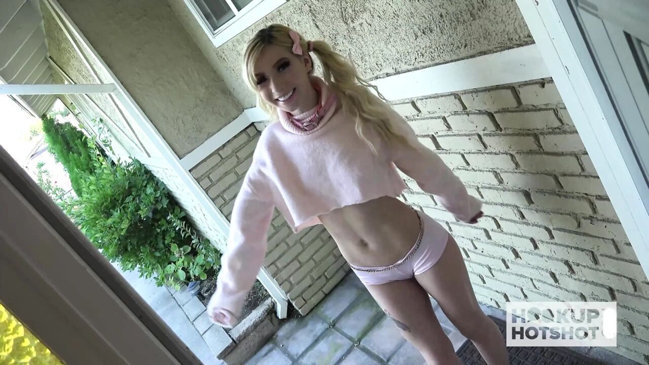 Kenzie Reeves' Ass Is Licked And Fucked In Doggystyle!