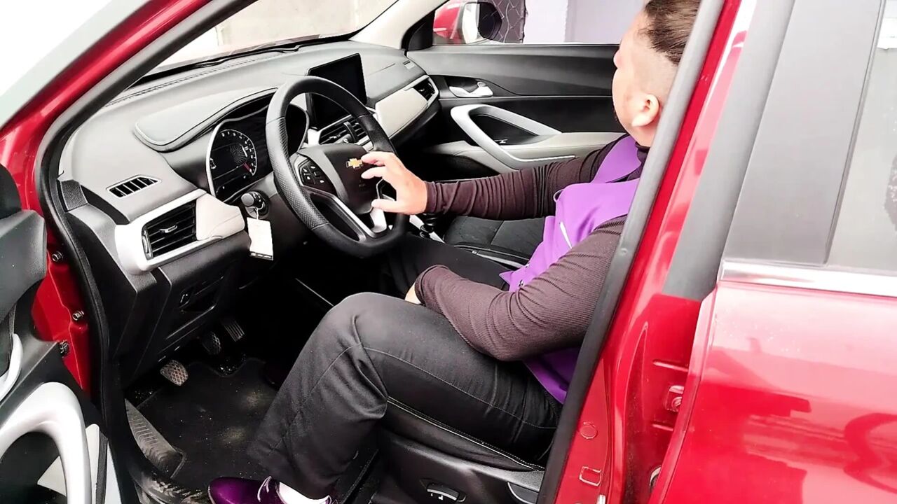 Spoiled Latina Stepdaughter Skips Christmas Trip for Risky Car Sex with Perverted Stepdad