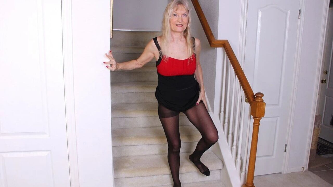 Granny Claire From the Usa Spreads Her Tight and Pantyhosed Pussy on the Stairs