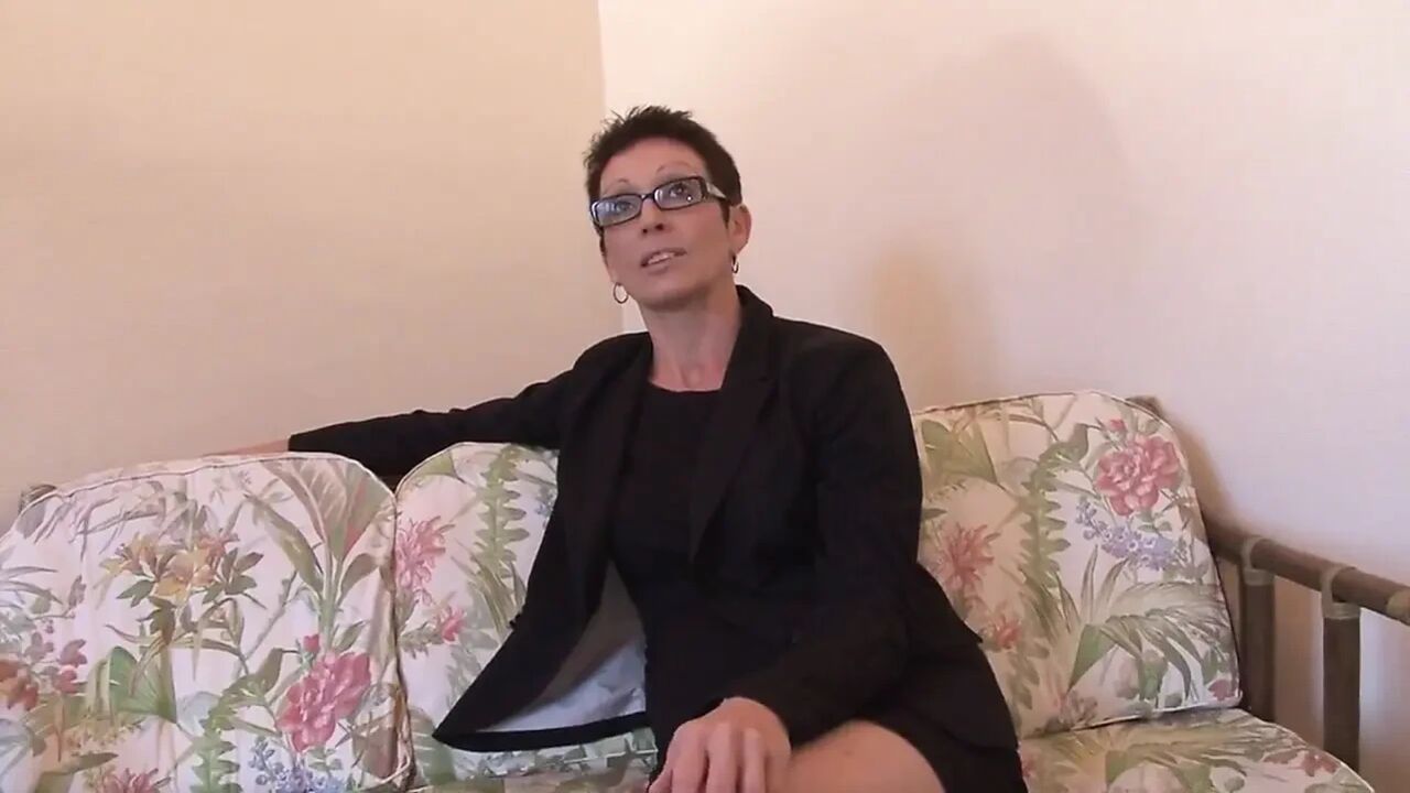 Amateur naughty old French cougar whore rimming and banging a huge young cock