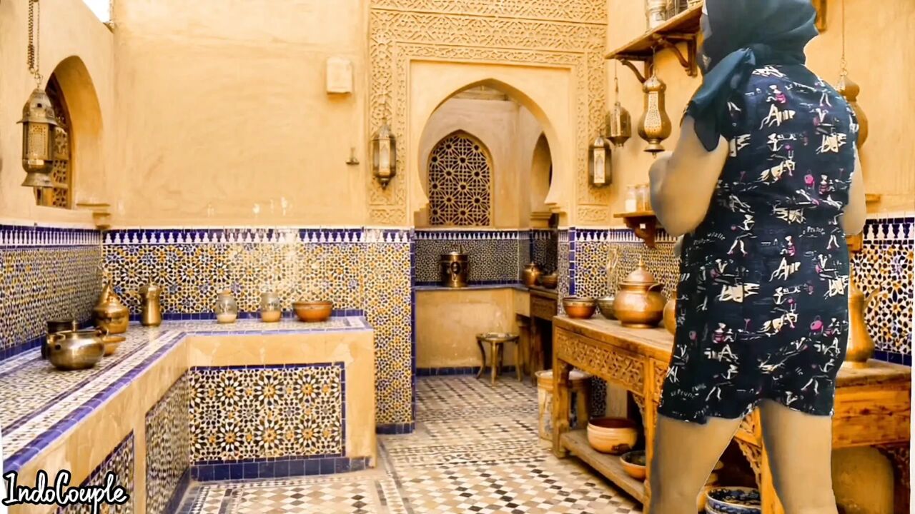 Saudi Husband and Iranian wife bang in Kitchen