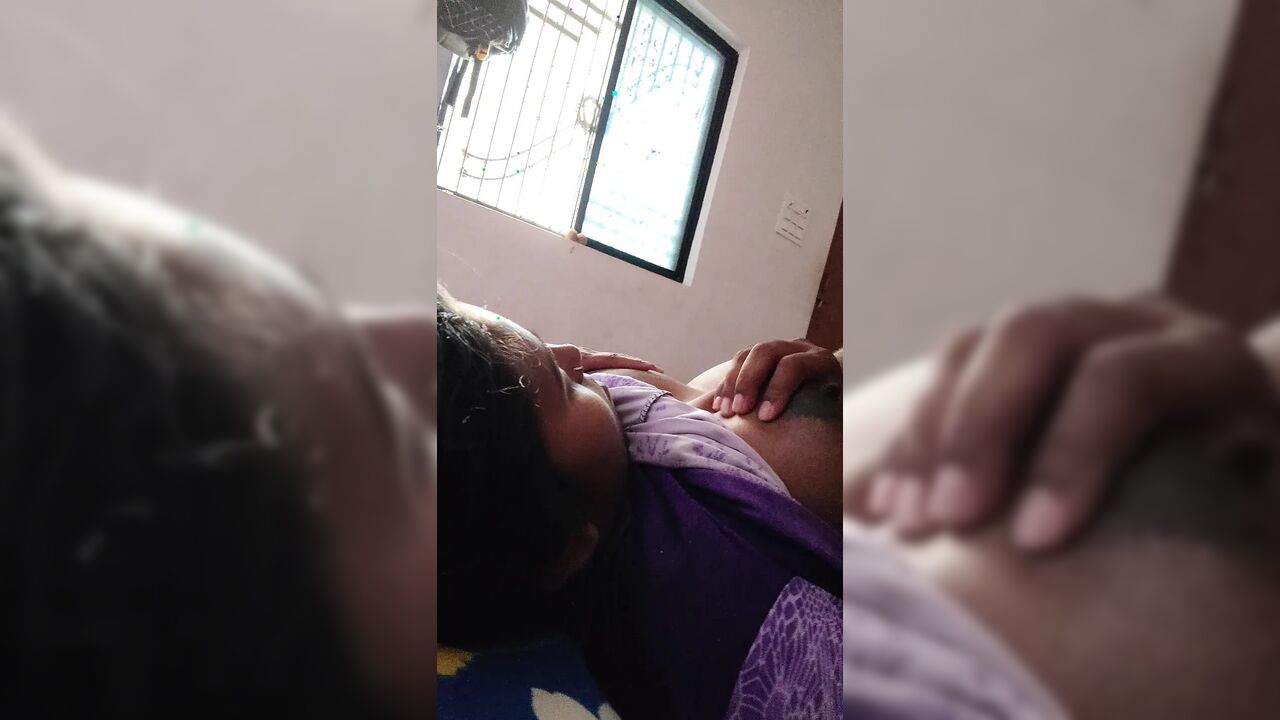 Pregnancy mein bhabhi ki boobs mein bahot khujli ho rahi thi unke pati ne boobs chatkar unki khujli mitai - desi dehati bhabhi boobs suking