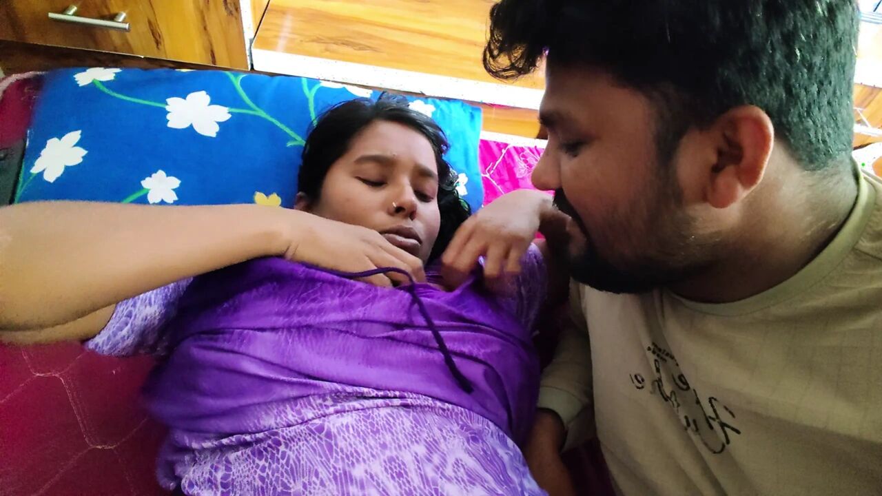 Devar apni pregnant bhabhi ka boobs suking kar raha he - desi hot young bhabhi beautiful nipple suking.
