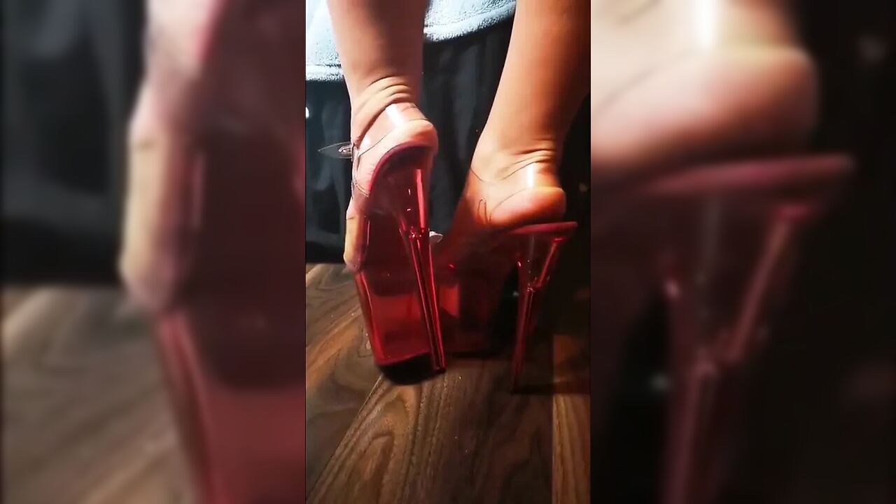 Huge Dildo Sucking Slut