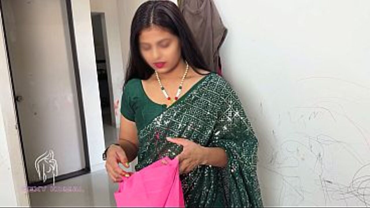 Komal went to the tailor to get her blouse stitched and he lured her with free sex.