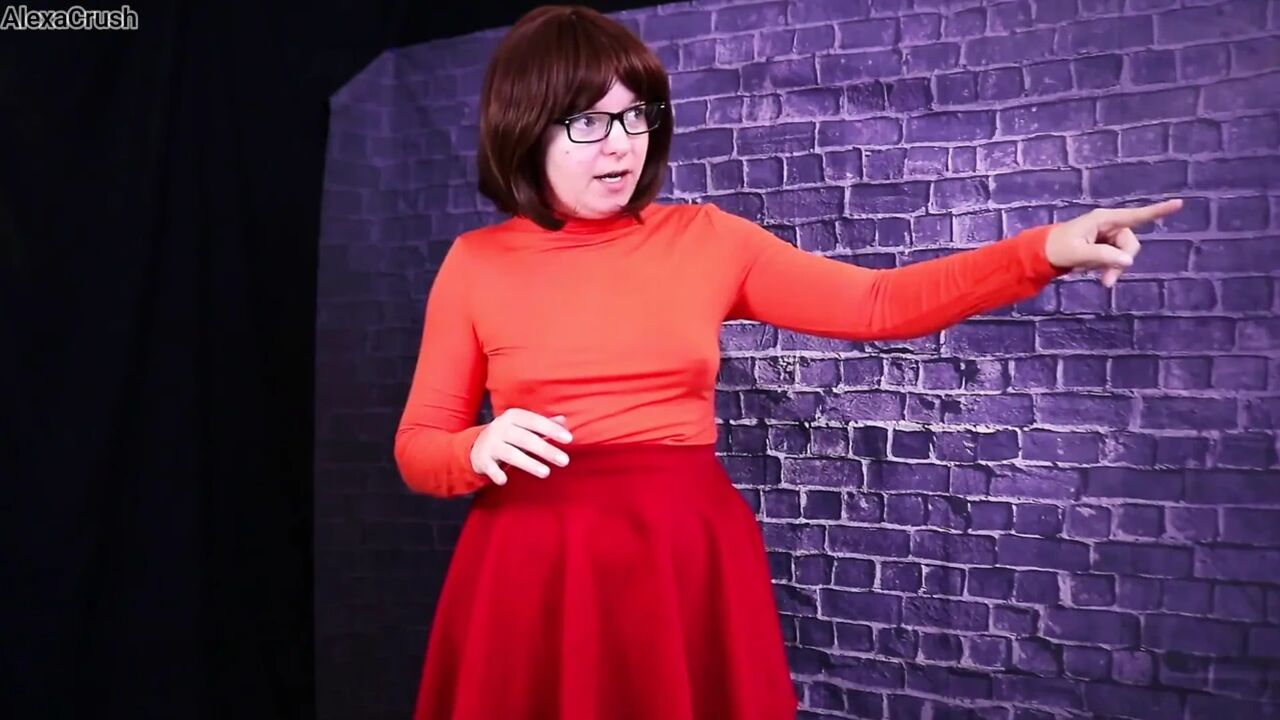 Velma Convinces Shaggy to Be Brave