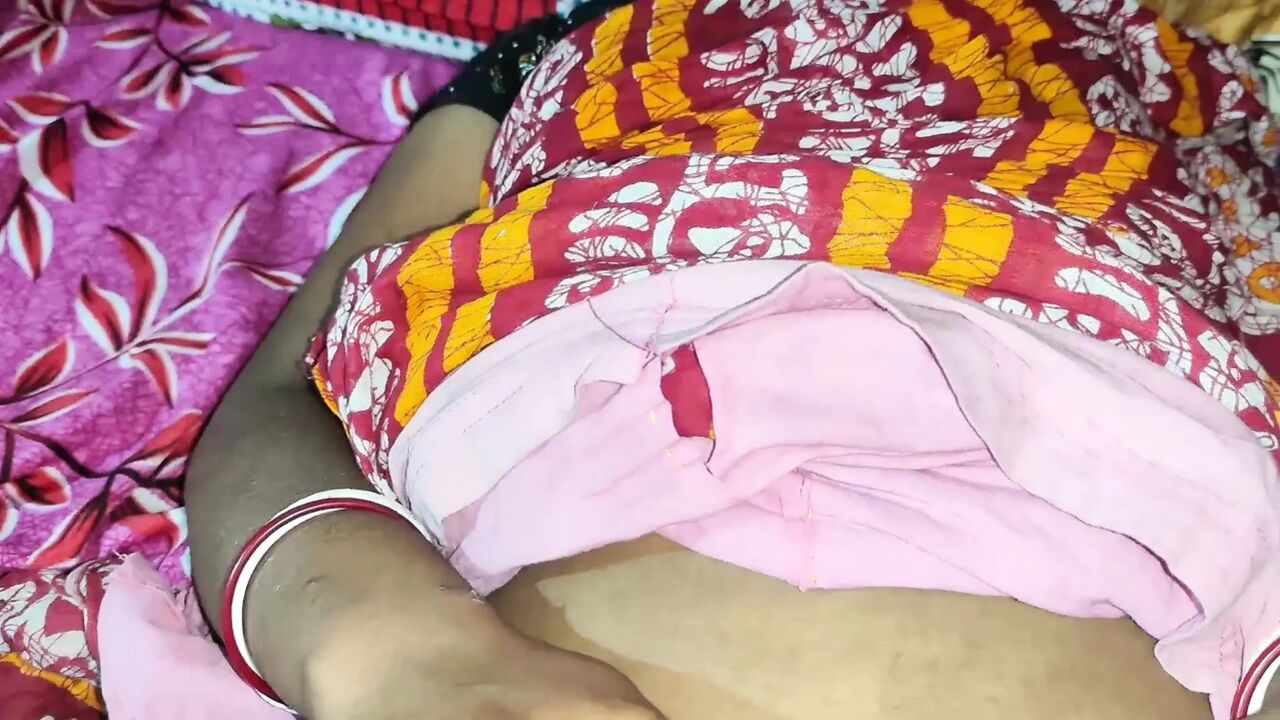 Audio sound Desi bhabhi and dewar enjoy friend