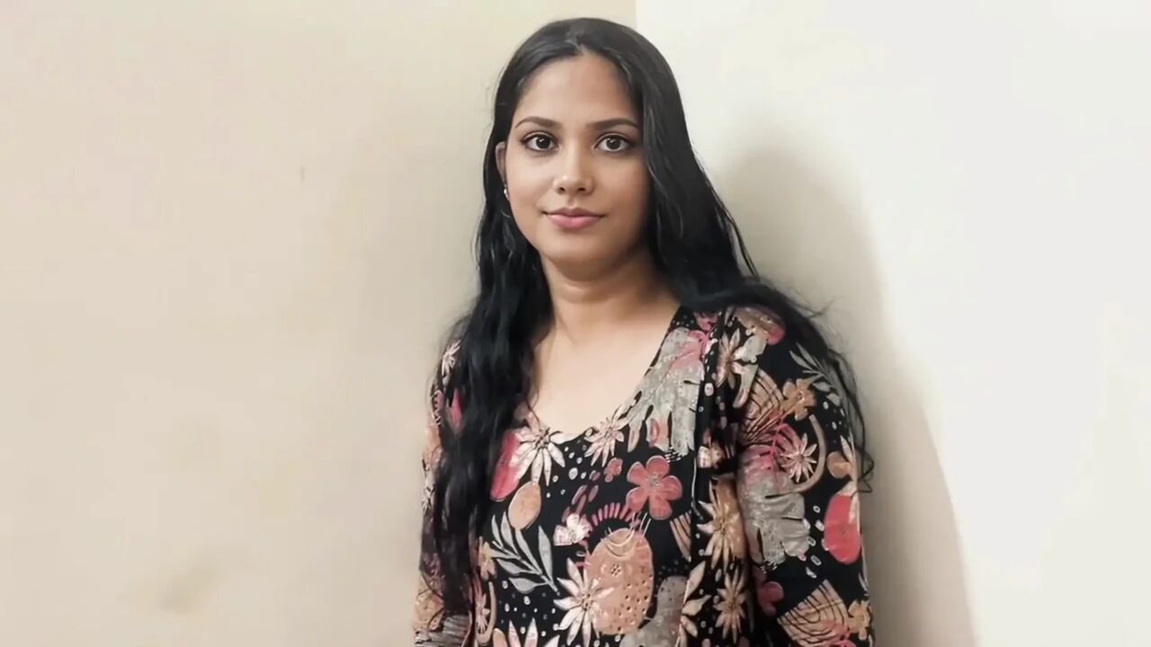 DESI MODEL SATISFIED HER DIRECTOR