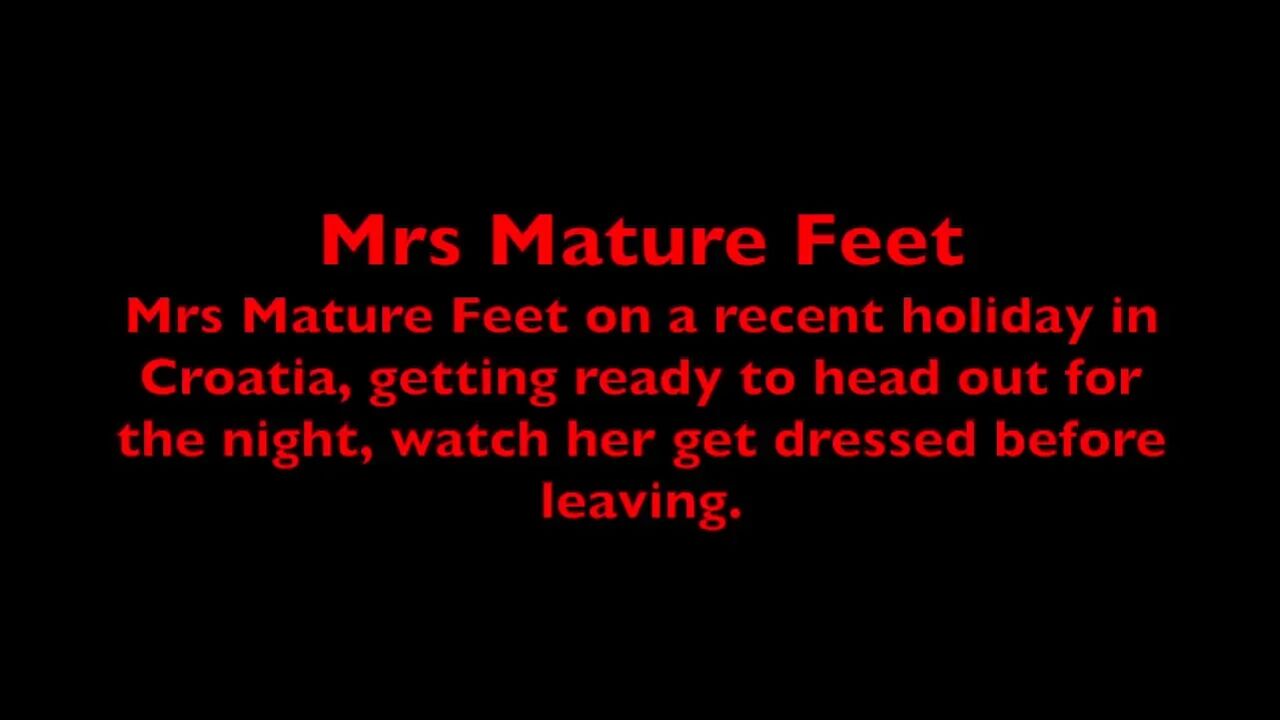 Mrs Mature Feet getting ready to head out 406