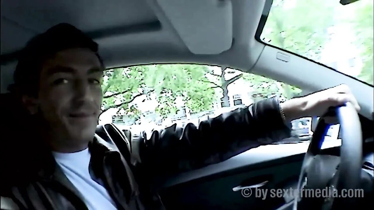 Berlin Ku'dammraser Drags Horny Chick off