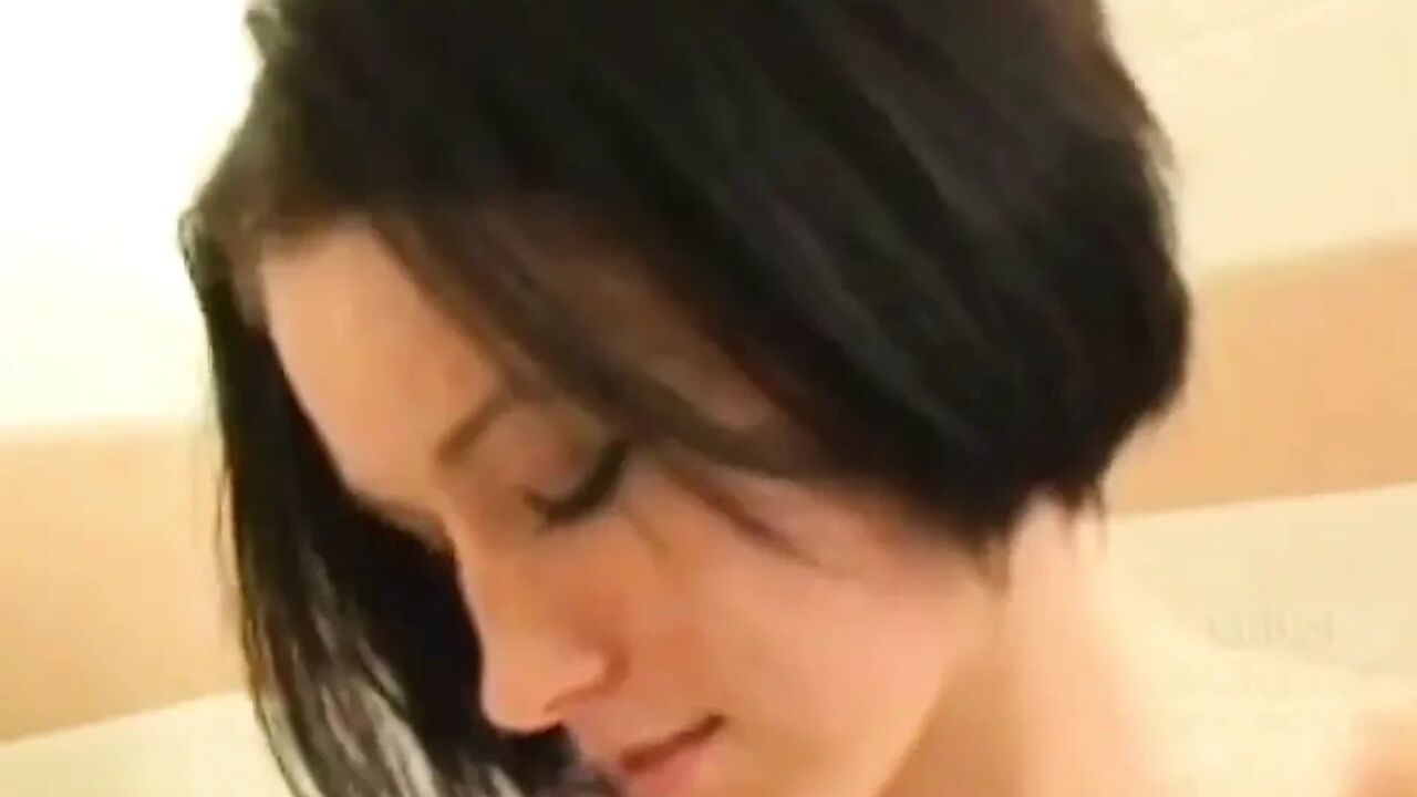 Sexy Teen Allie Shaving in the Shower