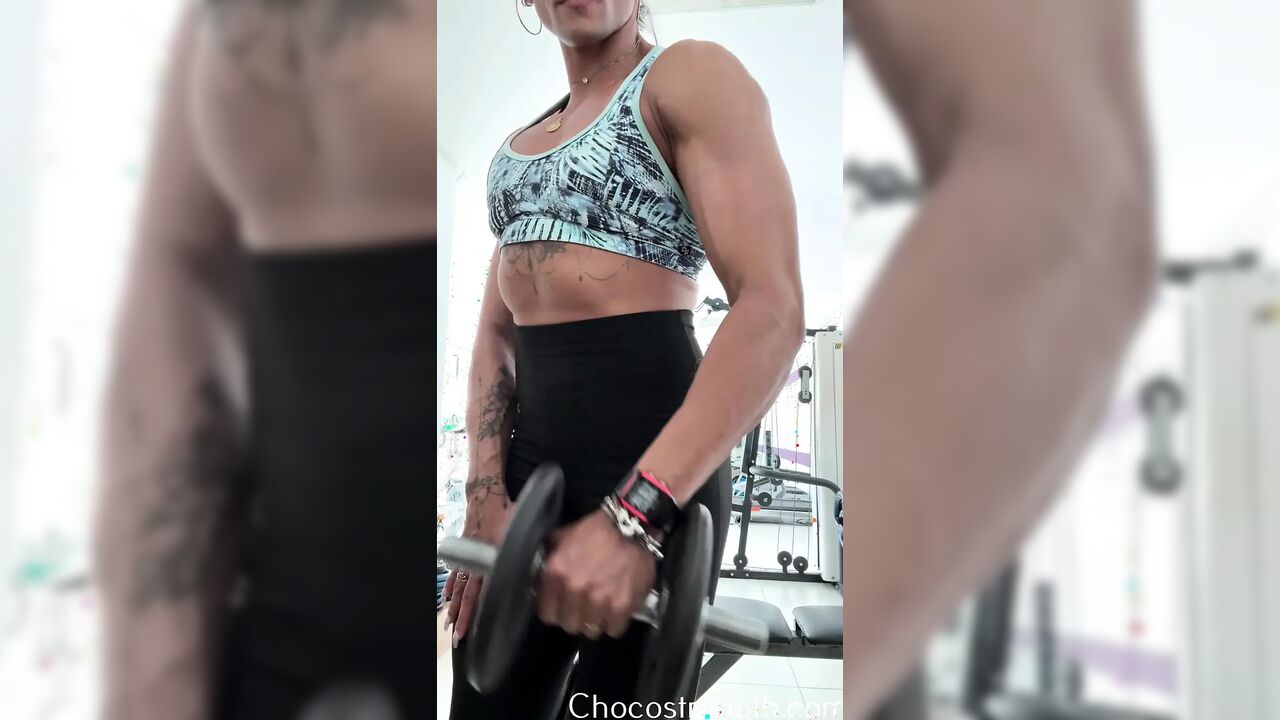 Black milf shakes core with merciless tightness