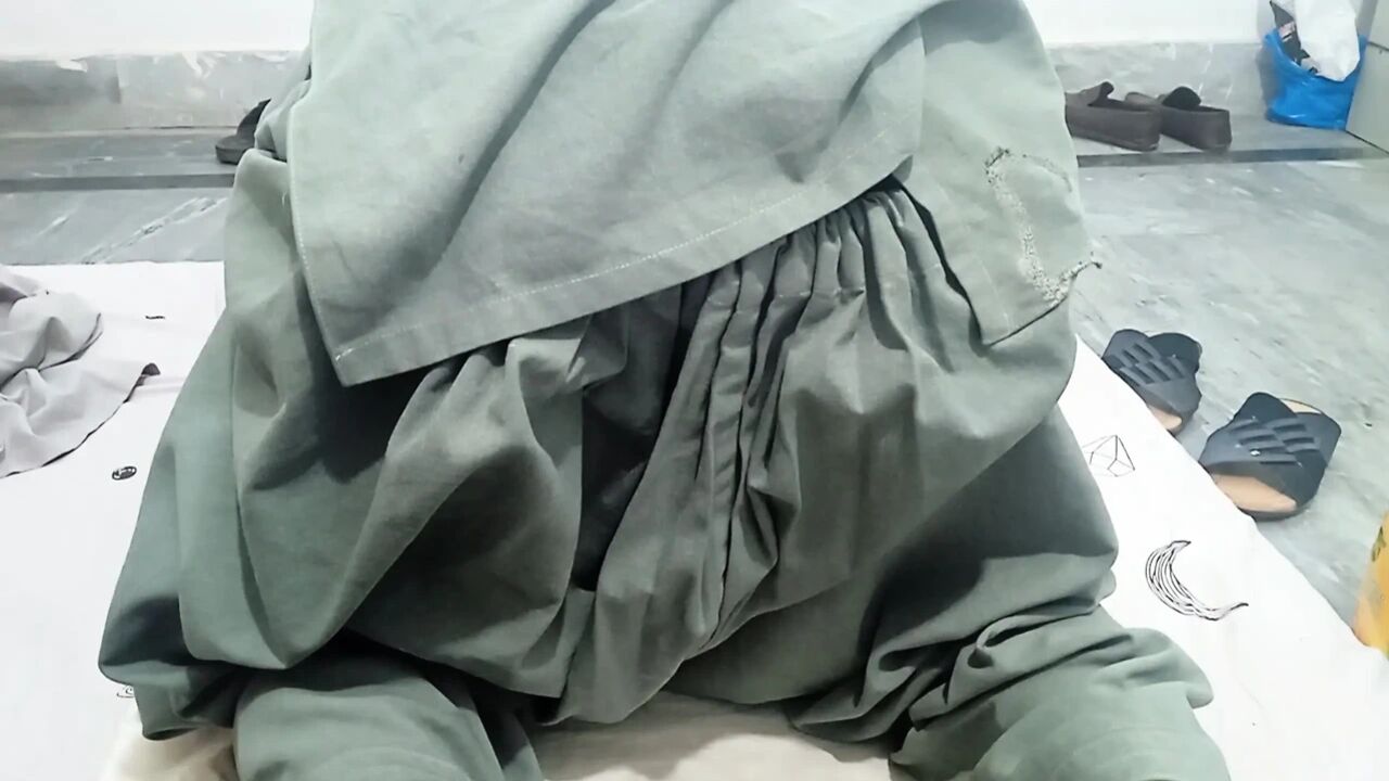 Wife try husband cock milking by fingering and cum in my beautiful desi wife hand Creampie