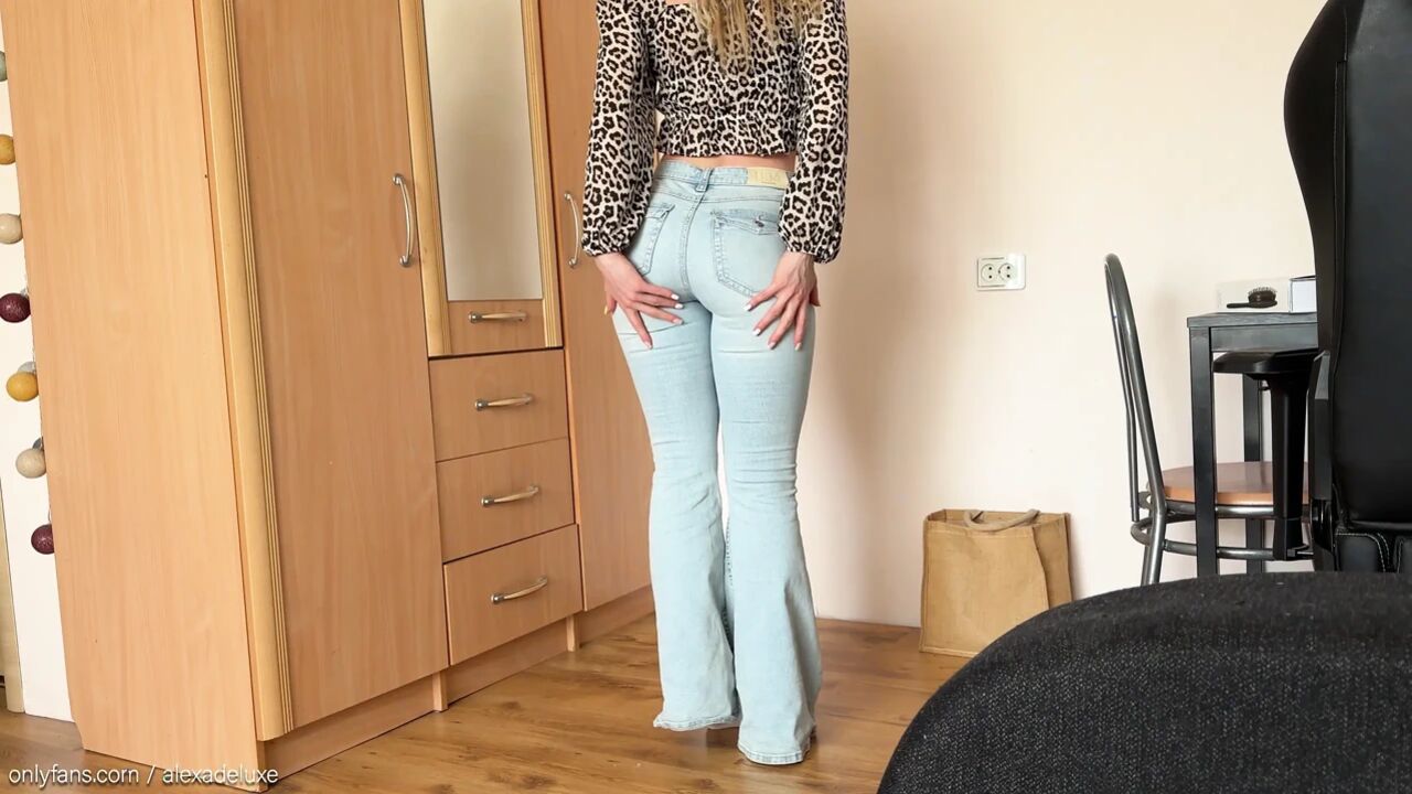 ''How does she fit all that Phat Ass in those skinny jeans!?'' Cowgirl riding