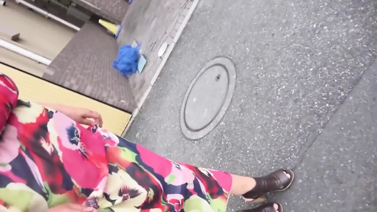 Tomoyo, 42 Years Old, a Beauty Department Member Who Lives Separately From Home