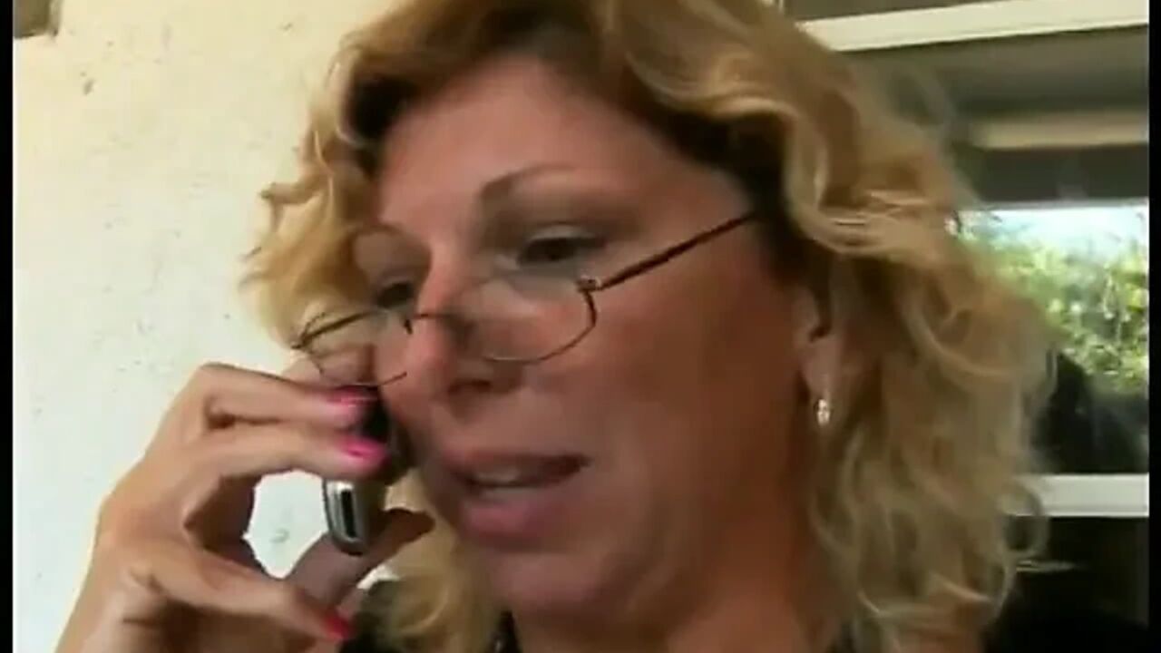 An old horny granny takes a dick deep and gets shot in the face