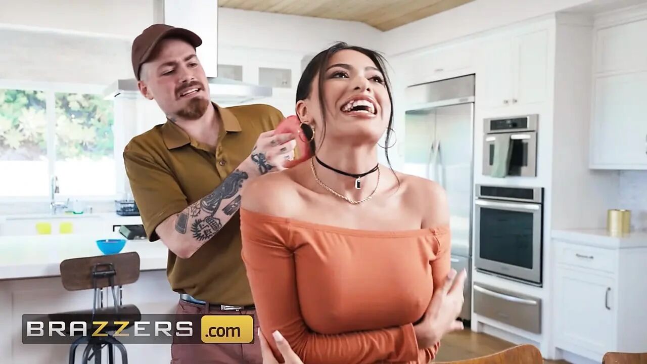 Delivering The Good, The Bad & The Ugly Reyna Belle Brazzers
