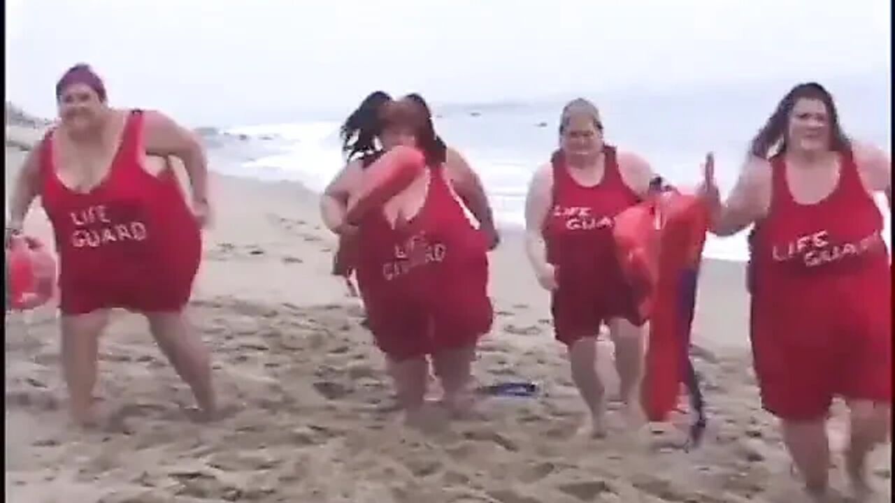 Blonde BBW seduces hunk to bang her in bed