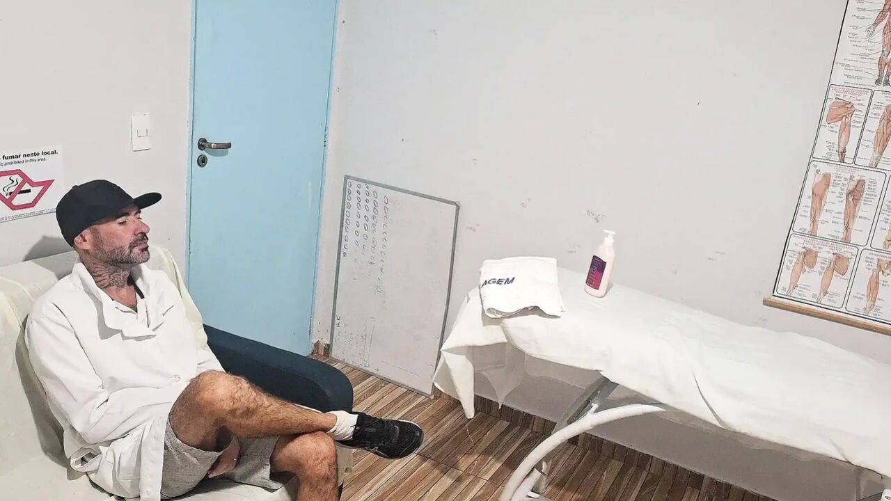 Underground Masseur Fucks His Clients!