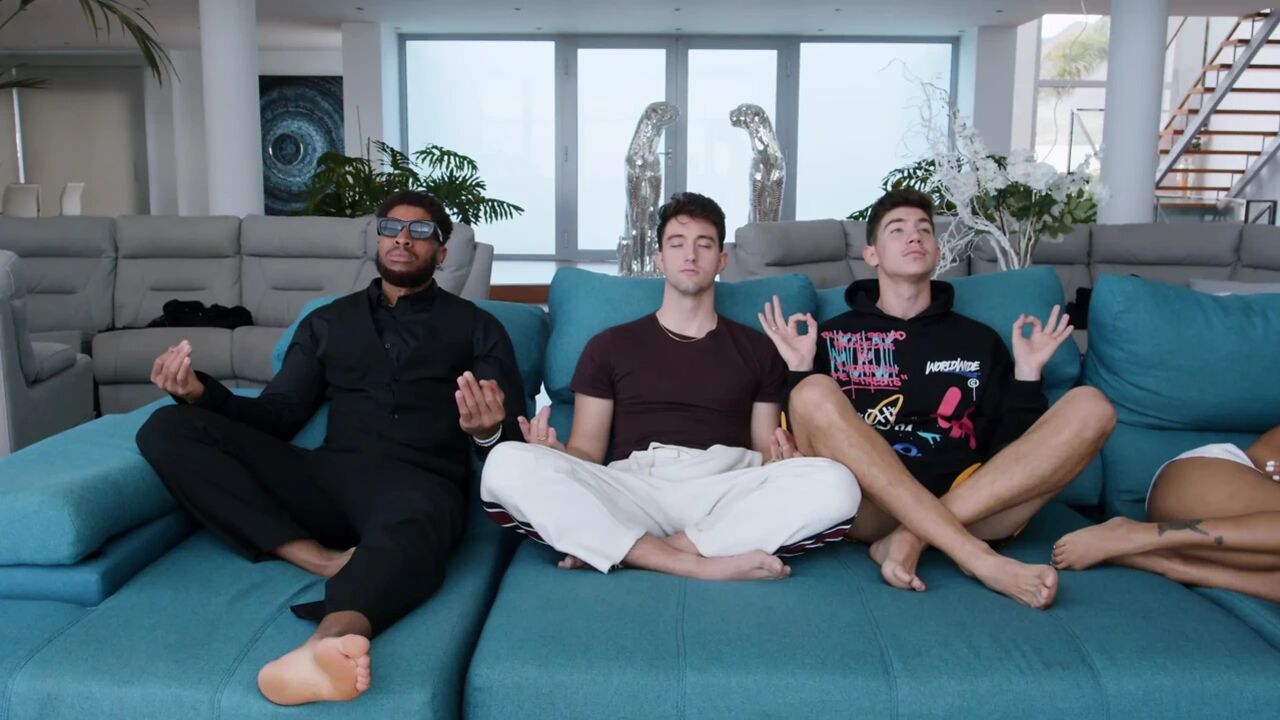Wild Hardcore Gangbang to the Busty Bengalí Yasmina Khan and the Hot MILF Sienna Day