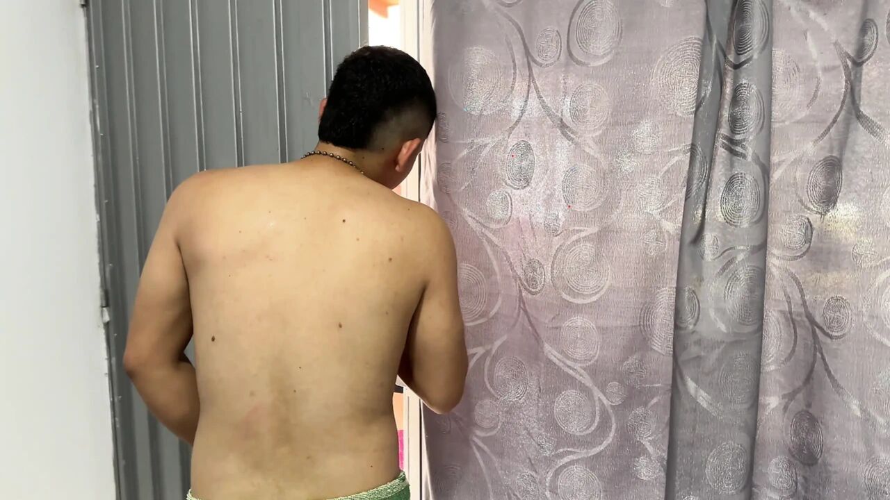 Big Ass Latina Neighbor Goes Online and Ends up Fucked When She Sees My Huge Cock