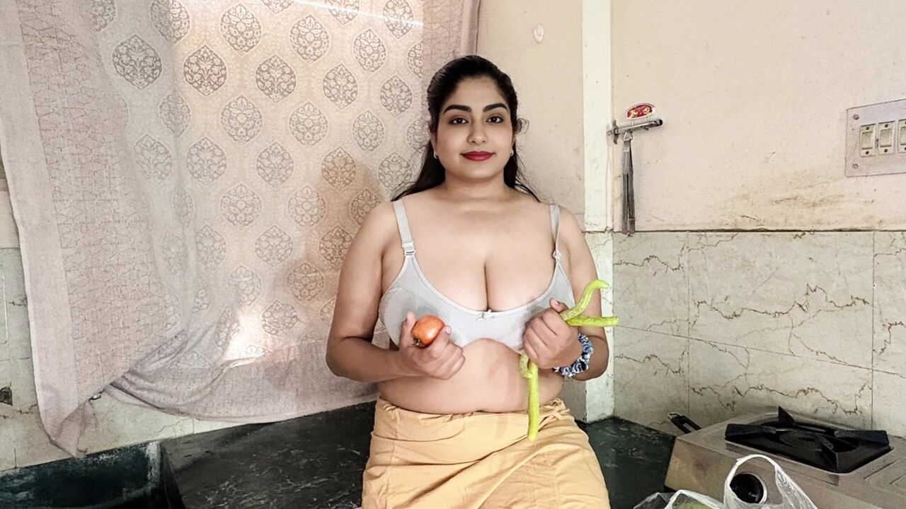 newlywed bhabhi Priya let neighbors boy fuck on Kitchen Stand because he refused to payment for vegetables