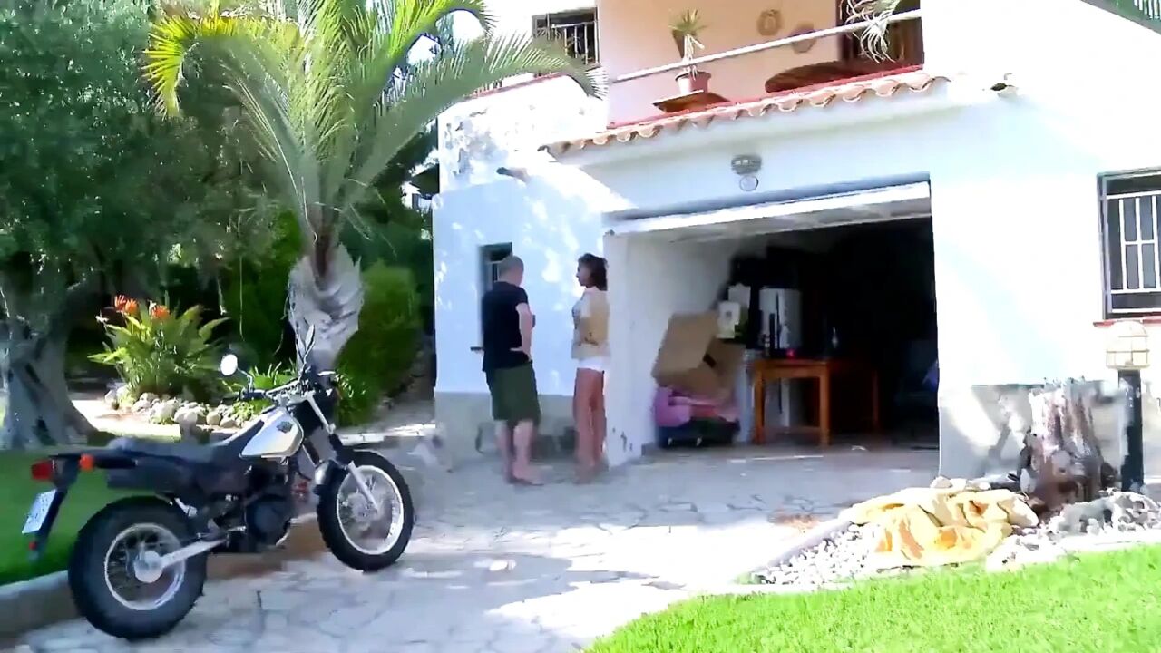 babe gave me a horny blowjob and then we fucked until the pussy squirted