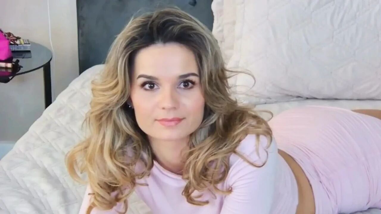 HelenWaldorf Has That Lovely After Hours Mood