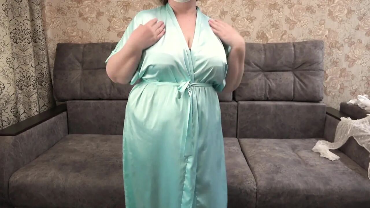 A Mature Wife Changes Clothes. Is This Sexy Outfit for a Lover? a Chubby MILF with a Big Ass.