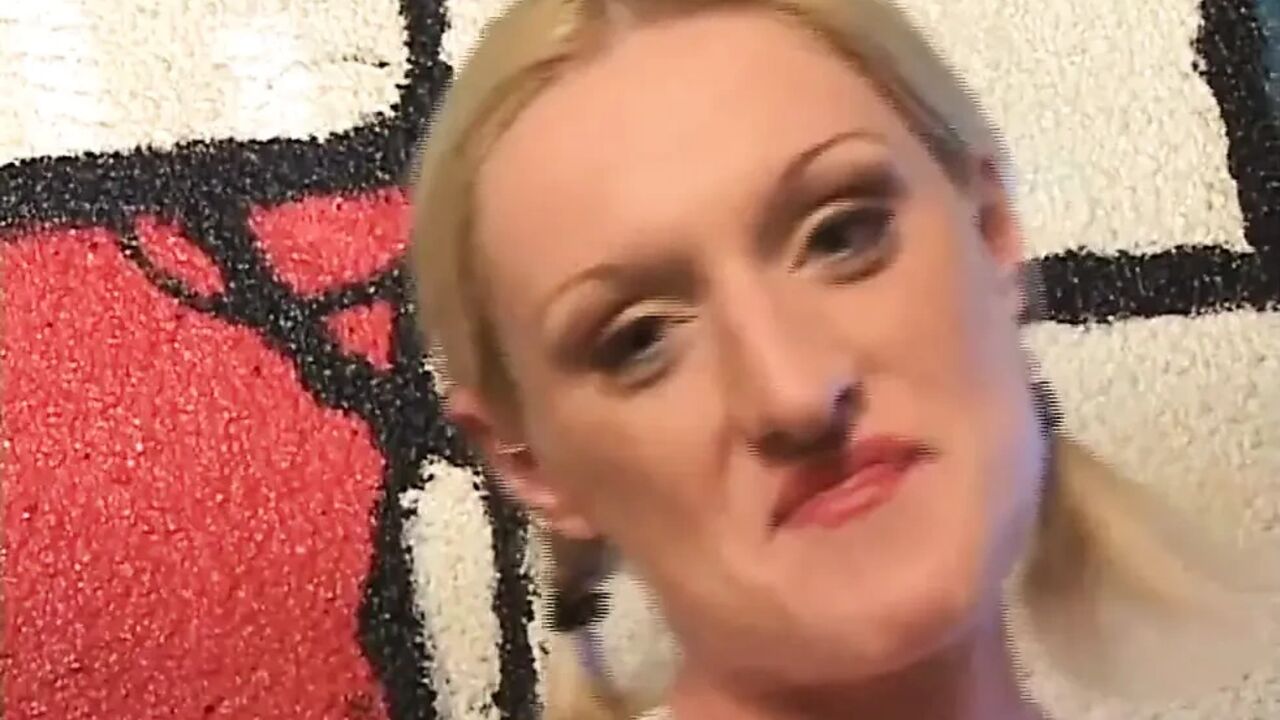 She Eat Cum From Her Pussy