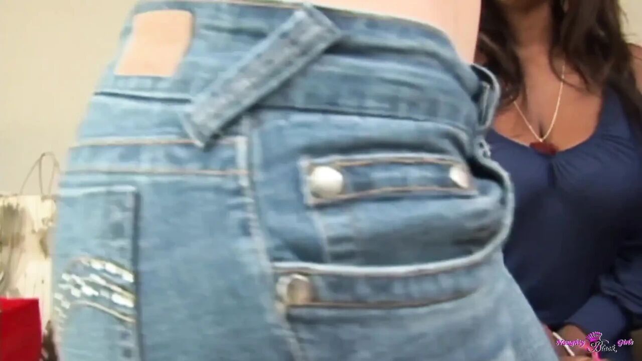 She Went to the Mall and Met Some Black Ladies and They Had Lesbian Sex