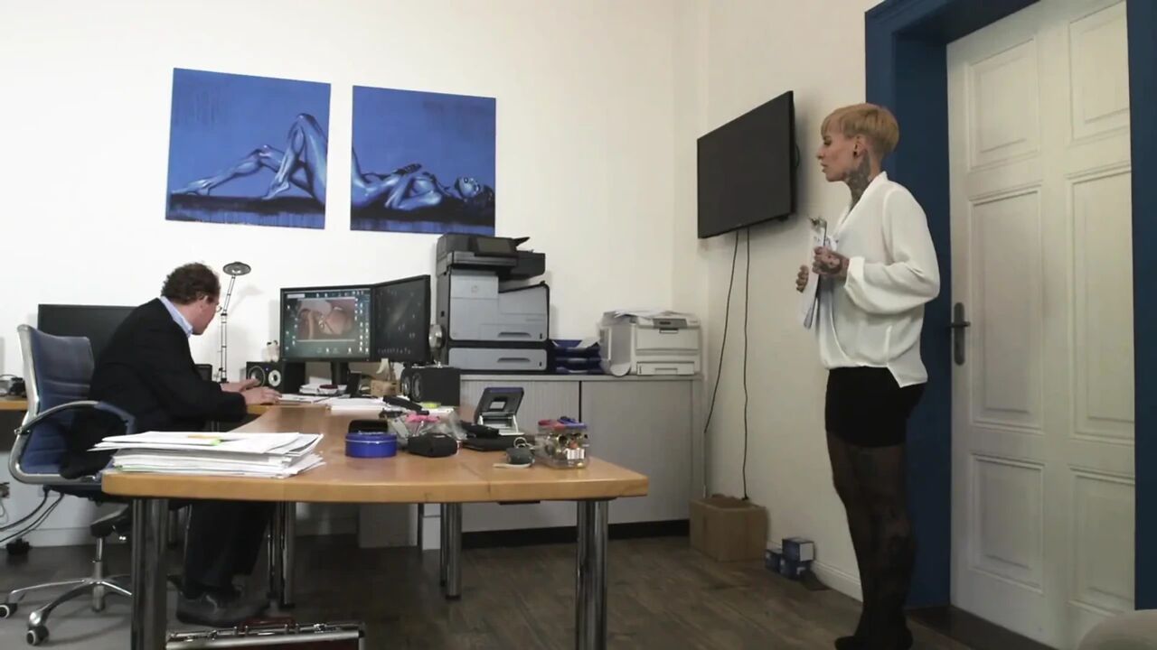 Lovely big ass mature smashed in the office