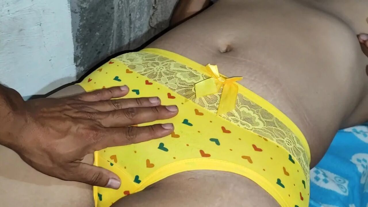 Big ass Virgin stepbrother penetrates Tamil Indian pussy in x video.