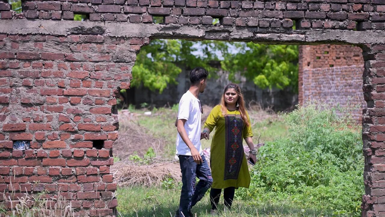 Took my girlfriend to a scary place, fucked her and made her suck my big dick, clear hindi audio