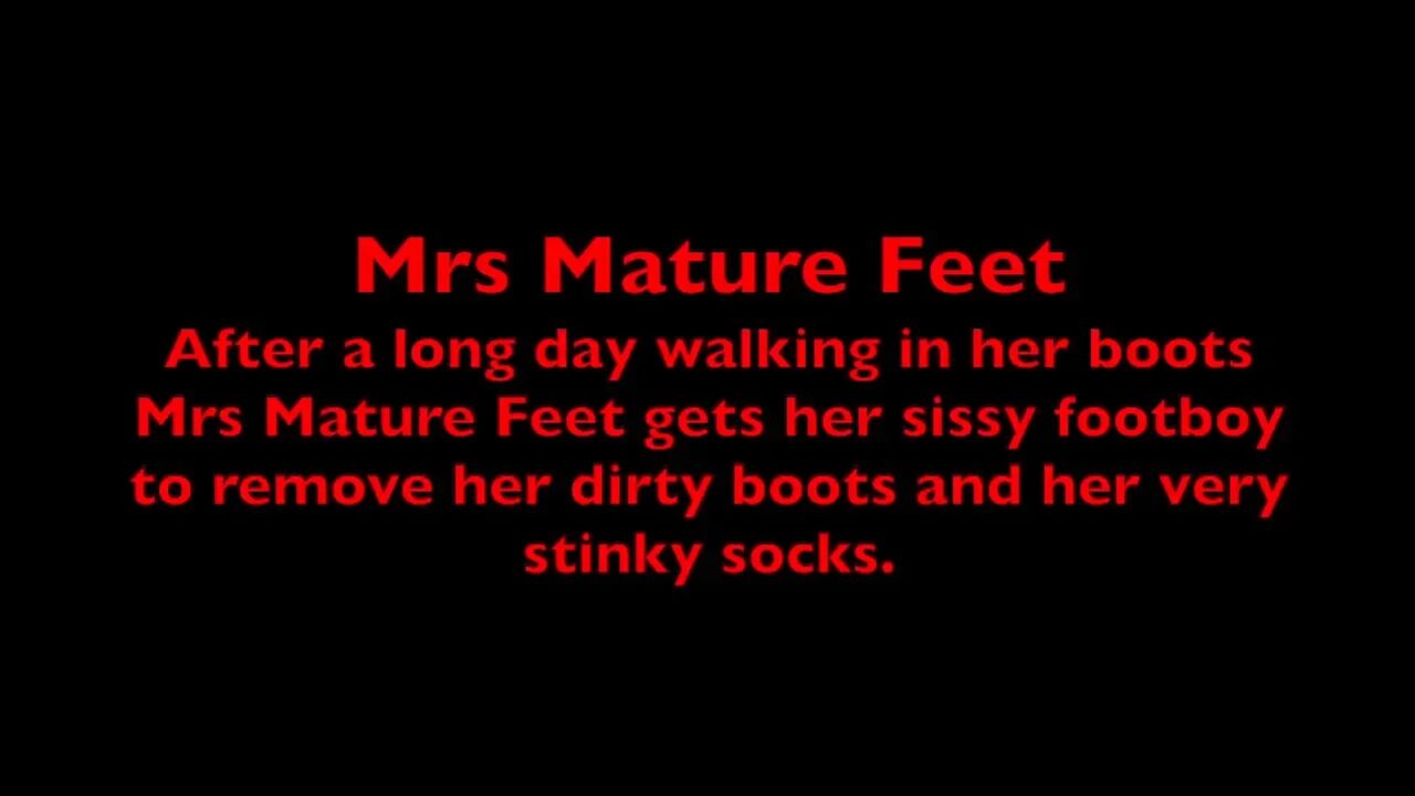 Mrs Mature Feet gets her Footboy to remover her Old Boots and stinky socks 412