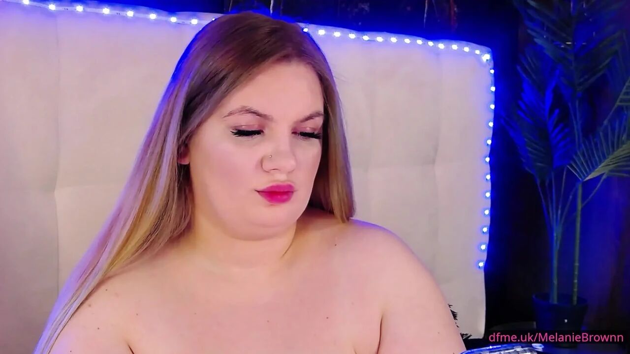 Real women, dirty chat, instant chemistry. horny girl masturbation, Paypig, legs that stun!