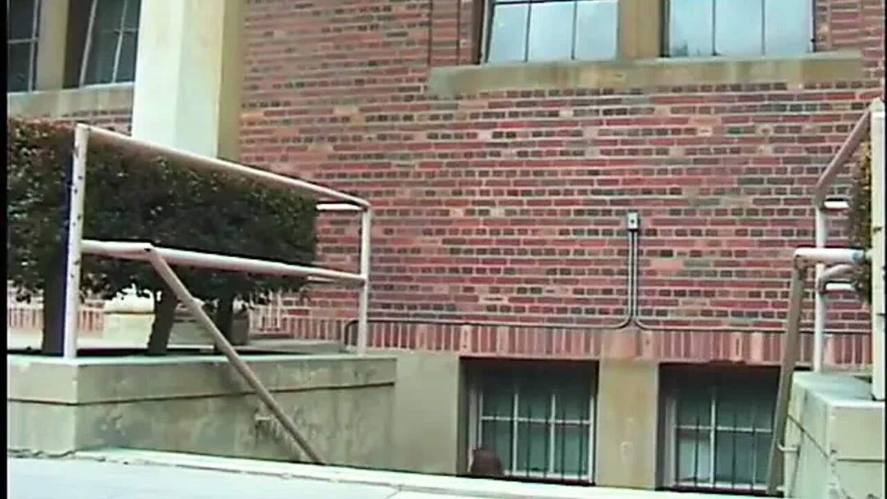Brown hair student babe gets cum after sweet double penetration in locker room
