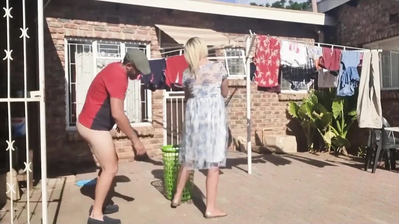 Outdoor Fucking While Taking off the Laundry