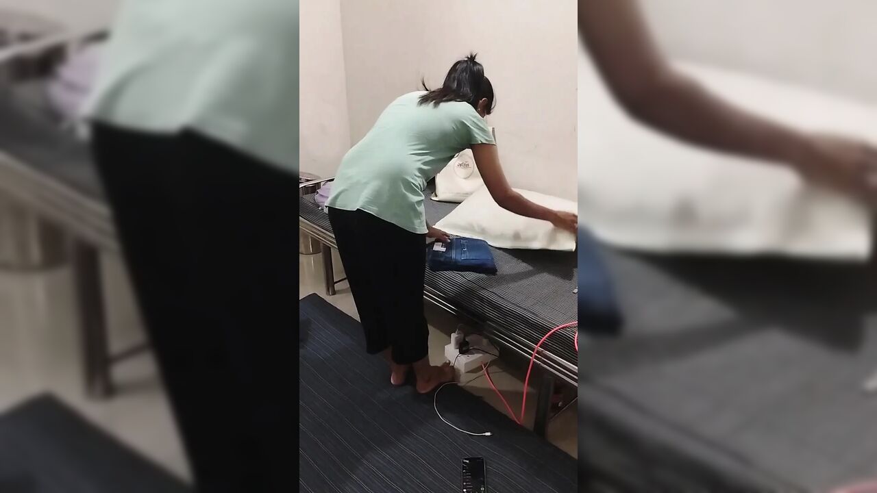Desi bhabhi ke kapde utare remove cloths